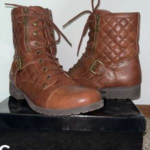 G by GUESS brown combat boots - W10